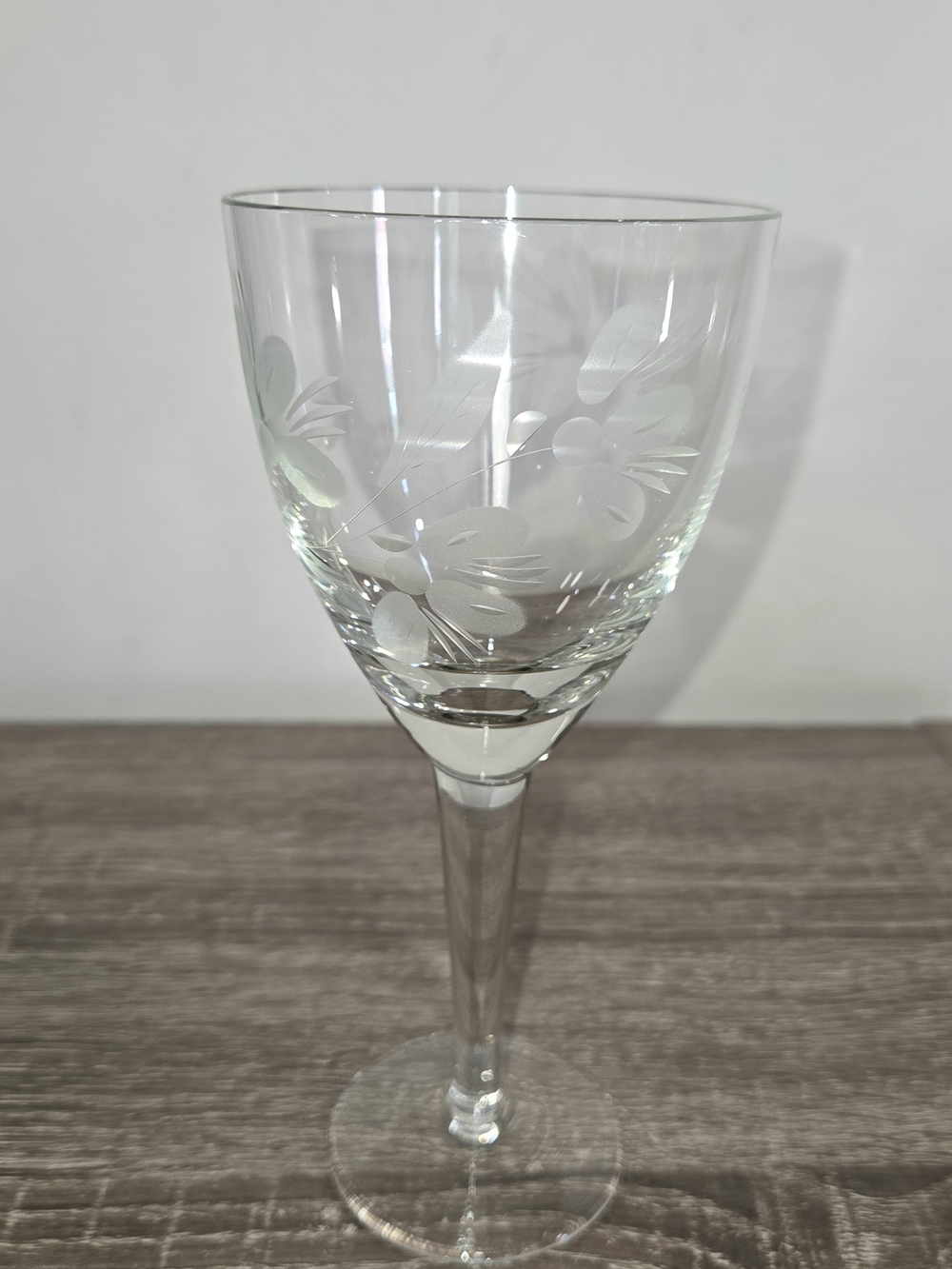 Crystal Wine Glass with Hand-blown Design with Etched Floral Patterns 7"